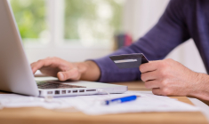 Ya t-il plus de fraude avec les virements instantanés ou les paiements mobiles plutôt qu'avec les autres moyens traditionnels ? ( Crédits photo: © contrastwerkstatt- stock.adobe.com)