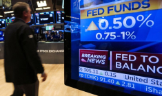 ÉTATS-UNIS: LA FED RELÈVE LES TAUX D'UN DEMI-POINT ET VA COMMENCER À RÉDUIRE SON BILAN