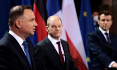 UKRAINE: LA PRIORITÉ DE PARIS ET BERLIN EST D'"ÉVITER LA GUERRE", DIT MACRON