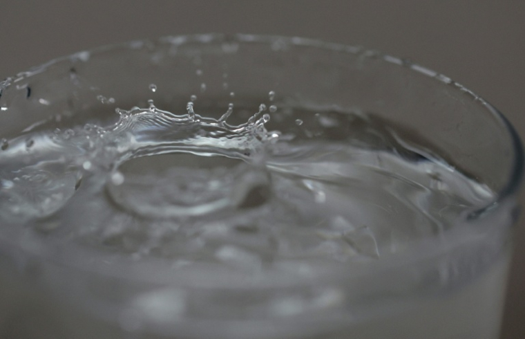 Une mission intergouvernementale sur le financement de la dépollution de l'eau potable, notamment des PFAS ou "polluants éternels", tarde à livrer ses conclusions ( GETTY IMAGES NORTH AMERICA / JUSTIN SULLIVAN )