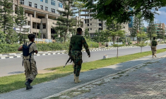 Des membres du Front de libération du peuple du Tigré (TPLF) le long d'une route à Mekele après la prise de contrôle d'aéroports de la région par les rebelles tigréens, le 23 septembre 2026 en Ethiopie ( AFP / - )