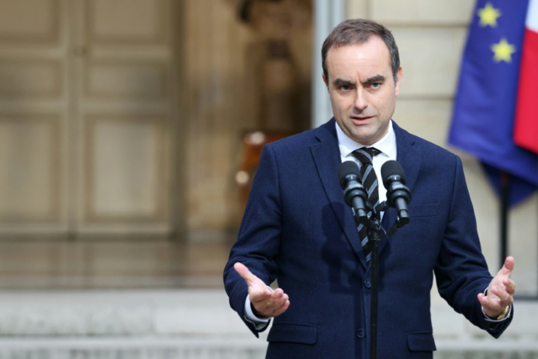 Le Premier ministre Sébastien Lecornu fait une déclaration à l'Hôtel Matignon, le 3 octobre 2025 à Paris ( POOL / Alain JOCARD )