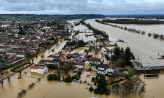 Vue aérienne des inondations à Cadillac-sur-Garonne après une crue de la Garonne, le 16 février 2026 en Gironde ( AFP / Thomas BERNARDI )