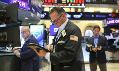 Des opérateurs à la Bourse de New York le 24 mars 2026 ( AFP / ANGELA WEISS )