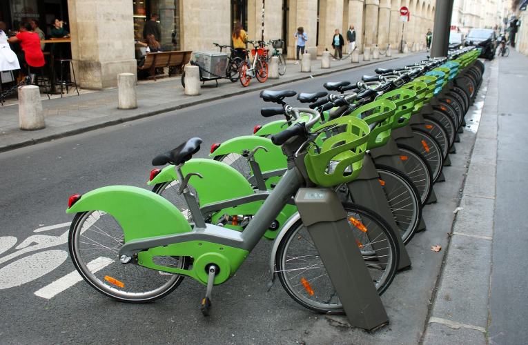 Fin des trottinettes électriques à Paris : comment se déplacer efficacement et à moindres coûts ?