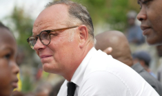 Le fondateur du parti Horizons et candidat à la présidentielle  Édouard Philippe à Sada sur l'île de Mayotte le 22 août 2026 ( AFP / Marine Gachet )