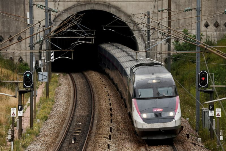 Un TGV, près de Paris