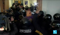 Géorgie : des milliers de manifestants après l’arrestation de l’opposant Nika Melia