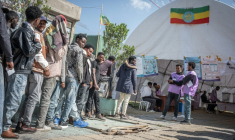 Des électeurs font la queue pour voter lors des élections législatives à Addis-Abeba, le 1er juin 2026 en Ethiopie ( AFP / Marco Simoncelli )