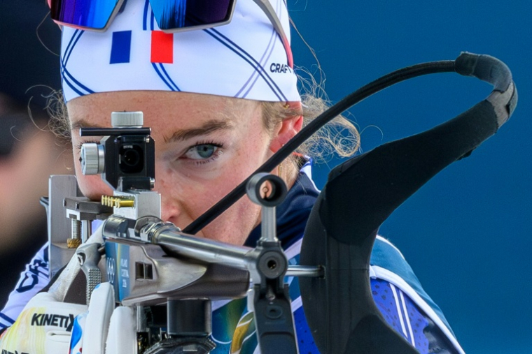 Lou Jeanmonnot participe au relais mixte 4 x 6km de biathlon, le 8 février 2026 à Anterselva en Italie ( AFP / François-Xavier MARIT )