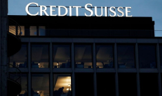 CREDIT SUISSE VEUT ACCROÎTRE LE VOLUME DES PRÊTS, PERTE MOINS FORTE QUE PRÉVU AU T4