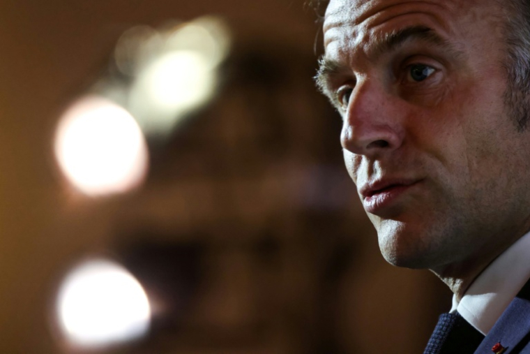 Le président français Emmanuel Macron s'exprime à la Galerie nationale d'Erevan, en Arménie, le 4 mai 2026 ( AFP / Ludovic MARIN )