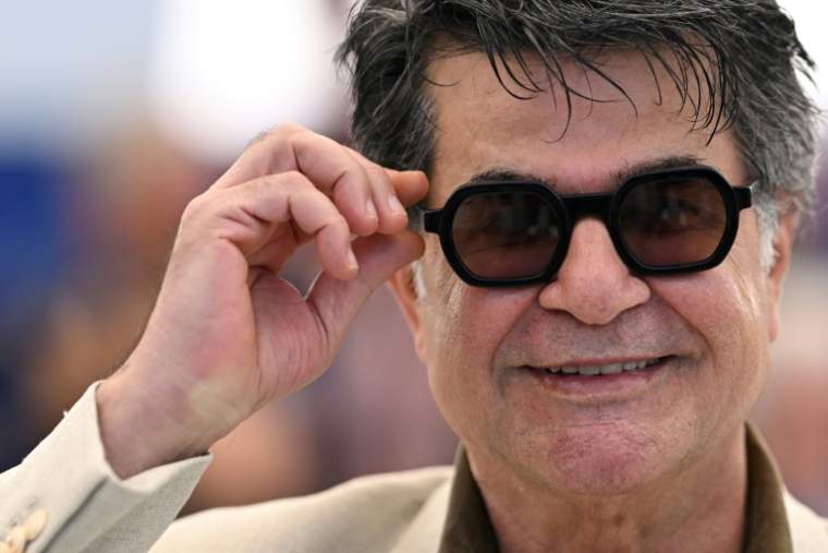 Le réalisateur iranien Jafar Panahi, le 21 mai 2025 au festival de Cannes ( AFP / Miguel MEDINA )