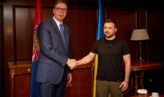 Le président ukrainien Volodimir Zelensky et le président serbe Aleksandar Vucic au manoir Maximos à Athènes, en Grèce