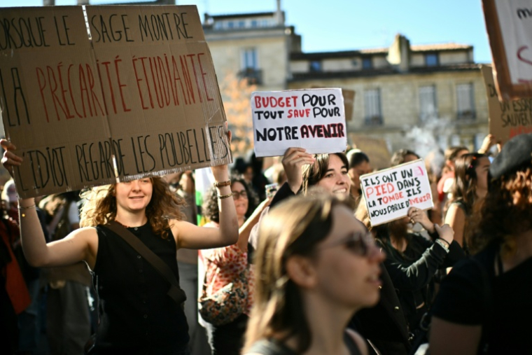 Mobilisation lycéenne à Bordeaux le 8 octobre 2026 ( AFP / Christophe ARCHAMBAULT )