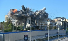 Une frappe israélienne sur un bâtiment à proximité de l'autoroute menant à l'aéroport international de Beyrouth, le 31 mars 2026 au Liban ( AFP / FADEL itani )