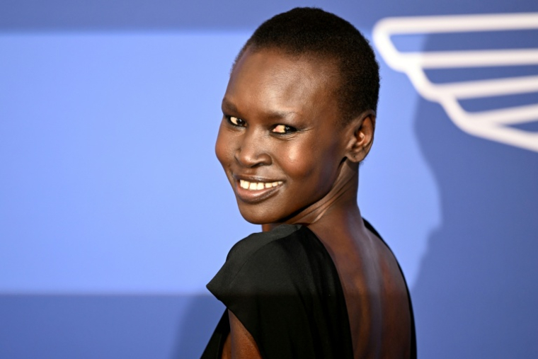 La mannequin sud-soudanaise Alek Wek lors du gala de l'AmfAR à Cannes, le 25 mai 2023 ( AFP / Stefano Rellandini )