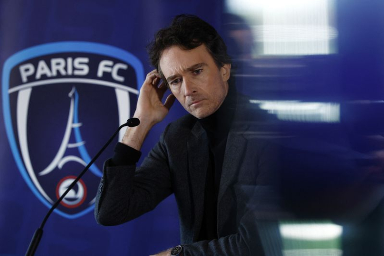 Antoine Arnault au centre d'entraînement du Paris FC