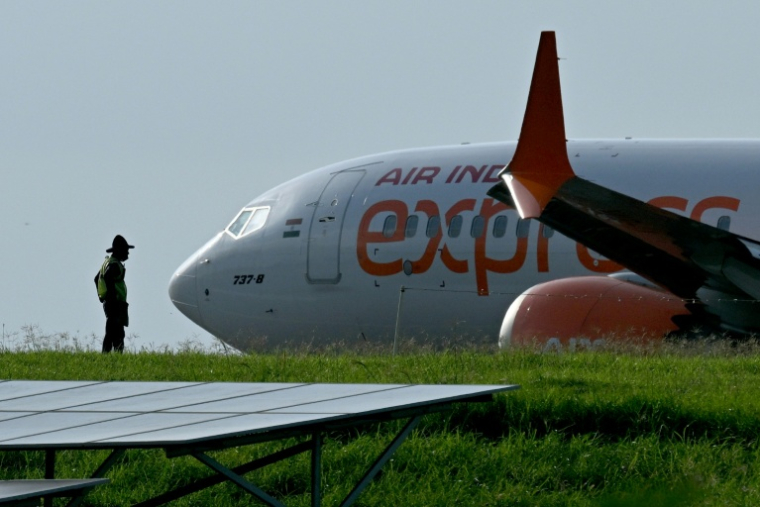 Un avion d'Air India à l'aéroport international Kempegowda de Bengaluru, en Inde, le 10 juin 2026 ( AFP / Idrees MOHAMMED )