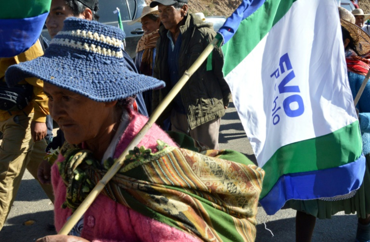 Des partisans de l'ancien président bolivien Evo Morales entament une caravane depuis Parotani, dans le centre de la Bolivie, en direction de La Paz, le 15 mai 2025 ( AFP / FERNANDO CARTAGENA )