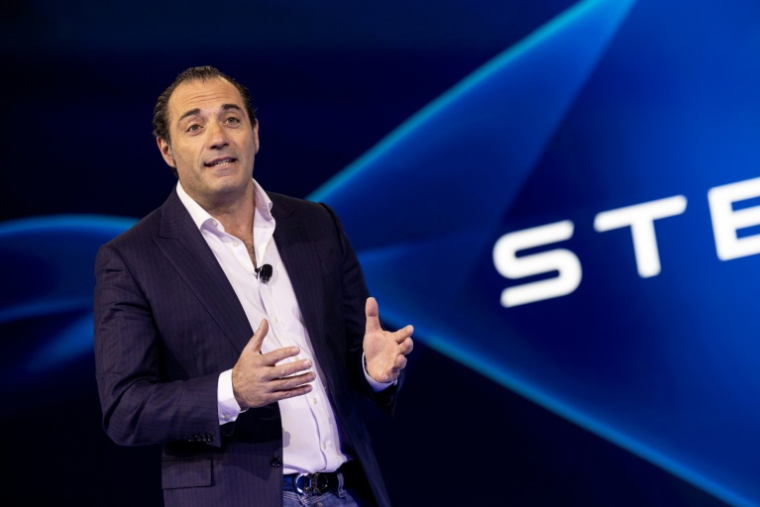 Le nouveau directeur général de Stellantis Antonio Filosa à Los Angeles, le 21 novembre 2024 ( AFP / ETIENNE LAURENT )