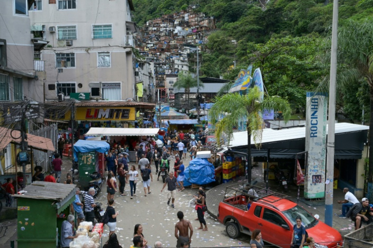 Une rue de Rocinha, la plus grande favela de Rio de Janeiro, le 4 octobre 2026 ( AFP / TERCIO TEIXEIRA )