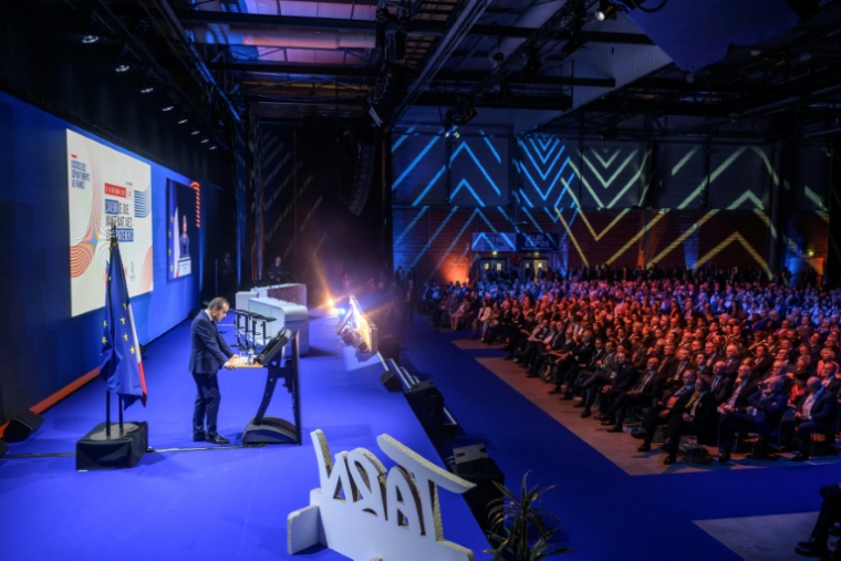 Sébastien Lecornu aux Assises des départements de France à Albi (Tarn), le 14 novembre 2025 ( AFP / Ed JONES )