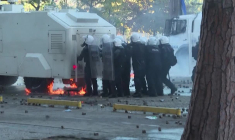 5e jour de manifestations en Albanie : cocktail Molotov, voitures en feu et canons à eau