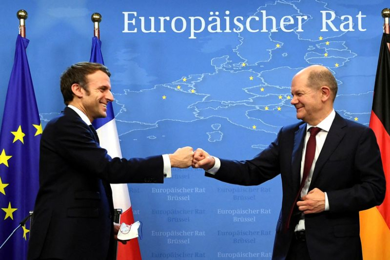 LA FRANCE ET L'ALLEMAGNE CHERCHERONT À ATTEINDRE UN COMPROMIS SUR LE GAZ ET LE NUCLÉAIRE, DIT MACRON
