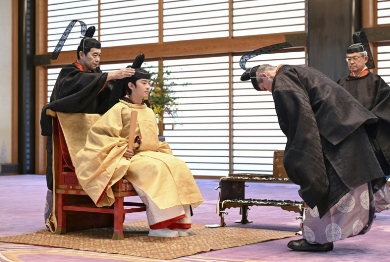 Le prince Hisahito du Japon (2e g) lors de sa cérémonie de passage à l'âge adulte, au palais impérial de Tokyo, le 6 septembre 2025 ( JAPAN POOL / JIJI PRESS / STR )
