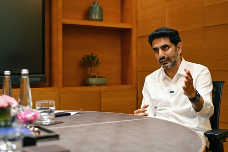 Le ministre des Technologies de l'information de l'Etat indien de l'Andhra Pradesh, dans le sud-est du pays, Nara Lokesh, le 4 janvier 2026 lors d'un entretien à l'AFP à New Delhi ( AFP / Arun SANKAR )