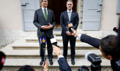 Le secrétaire au Trésor Scott Bessent (à gauche) et le représentant au Commerce Jamieson Greer parlent aux journalistes, le 11 mai 2025 à Genève ( AFP / VALENTIN FLAURAUD )