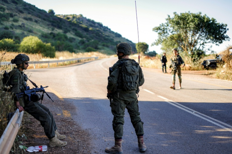Des soldats israéliens patrouillent en Haute-Galilée, à la frontière avec le Liban, le 9 juin 2026 ( AFP / Jalaa MAREY )