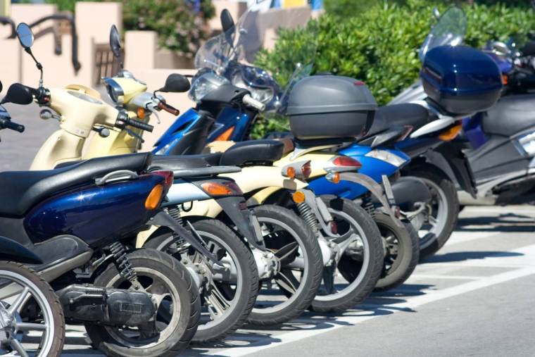 Imbroglio autour du contrôle technique des deux roues en France - iStock-oliale72