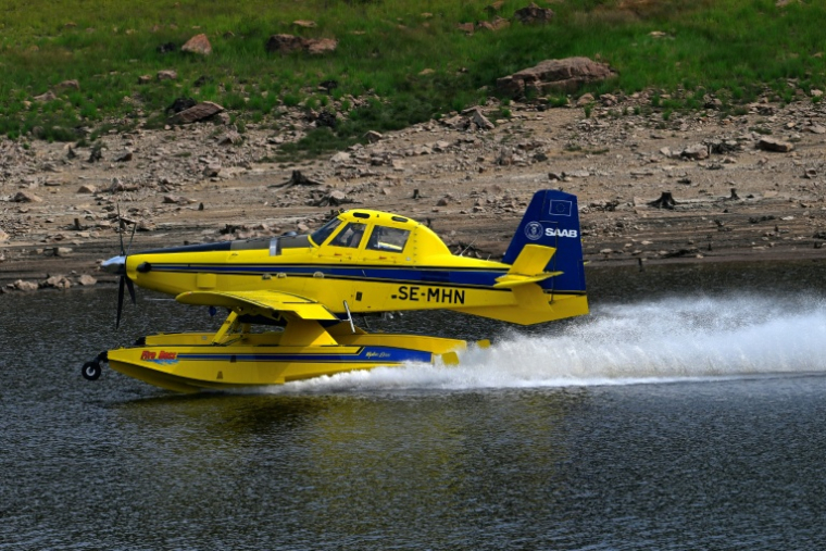 Un bombardier d'eau suédois, en Belgique, près d'Eupen, le 16 août 2026 ( AFP / JOHN THYS )