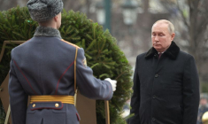 LA RUSSIE OUVERTE À LA DIPLOMATIE, INTRAITABLE SUR SA SÉCURITÉ, DIT POUTINE