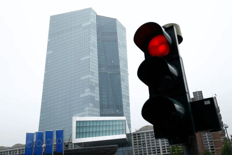 LA BCE MARQUE UNE PAUSE MAIS RESTE SUR LE PIED DE GUERRE