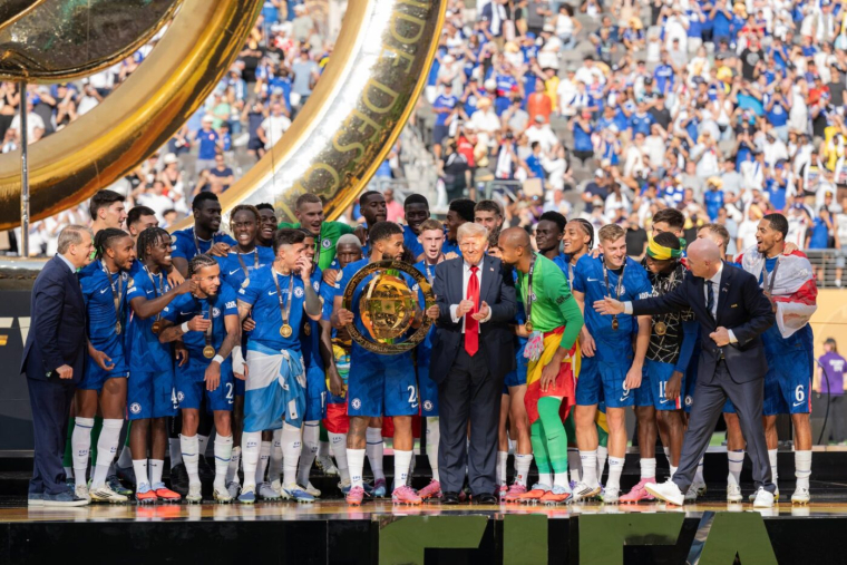 Marc Cucurella revient sur la présence gênante de Trump lors de la remise du trophée du Mondial des clubs
