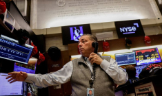 Un trader travaille à la Bourse de New York