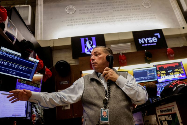 Un trader travaille à la Bourse de New York