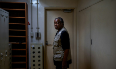 Le professeur Jean-Jacques Muyembe, directeur général de l'Institut national de recherche biomédicale (INRB), dans son laboratoire de l'INRB à Kinshasa le 20 mai 2026 ( AFP / Hardy BOPE )
