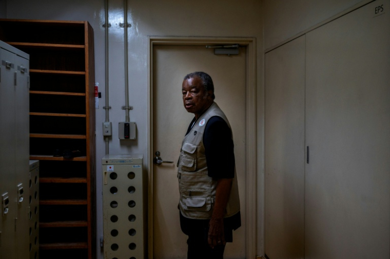 Le professeur Jean-Jacques Muyembe, directeur général de l'Institut national de recherche biomédicale (INRB), dans son laboratoire de l'INRB à Kinshasa le 20 mai 2026 ( AFP / Hardy BOPE )