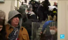 Trump condamne l'attaque du Capitole et assure vouloir une transition "sans accrocs"