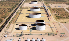 Vue aérienne des installations d'Exxon/Mobil le 13 août 2026 à Wink, au Texas.  ( GETTY IMAGES NORTH AMERICA / Brandon Bell )
