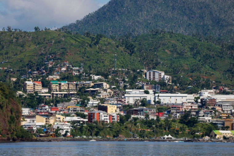 Vue de Mamoudzou le 21 avril 2025, à Dzaoudzi, à Mayotte ( AFP / Ludovic MARIN )