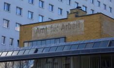 L'Office de l'emploi " Amt fuer Arbeit " est photographié à Dessau