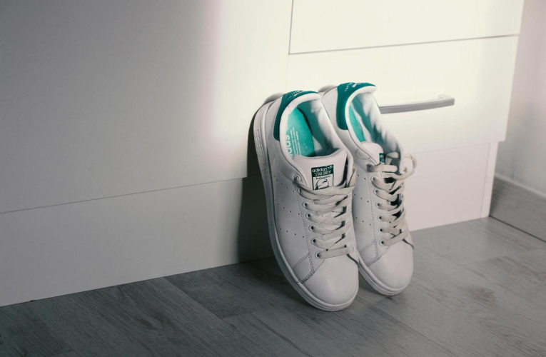 Une version espadrille de la Stan Smith est sorti pour cet été. (illustration) (Pexels / HamZa NOUASRIA)