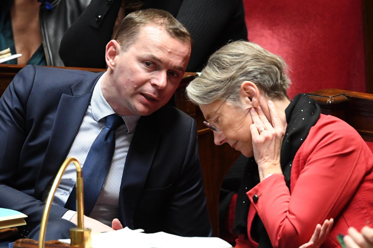 Le ministre du Travail Olivier Dussopt et la Première ministre Elisabeth Borne, à l'Assemblée nationale le 28 mars 2023 ( AFP / Bertrand GUAY )