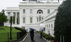 Des membres de la presse devant la Maison Blanche à Washington, le 21 septembre 2026 ( AFP / Alex WROBLEWSKI )