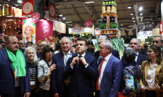 Le président de la République Emmanuel Macron au salon de l'Agriculture à Paris le 25 février 2023. ( POOL / CHRISTOPHE PETIT TESSON )